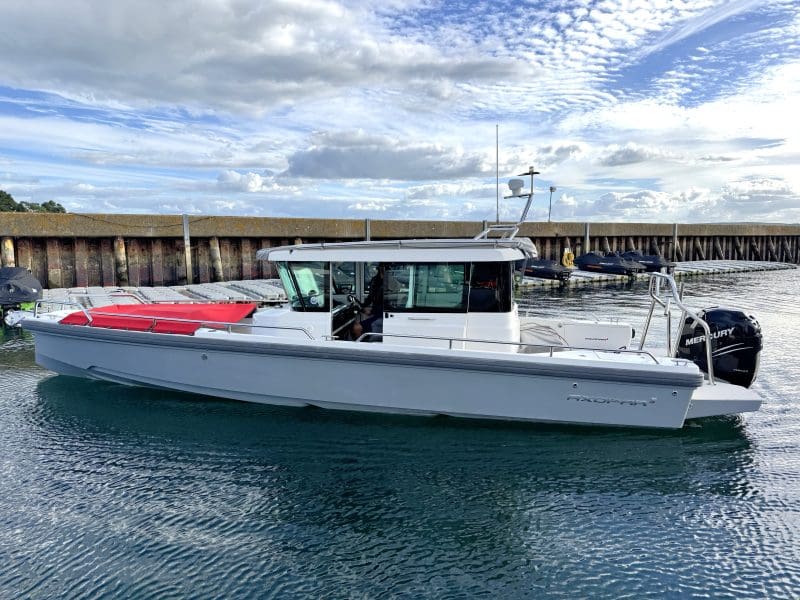 Axopar 28 Cabin