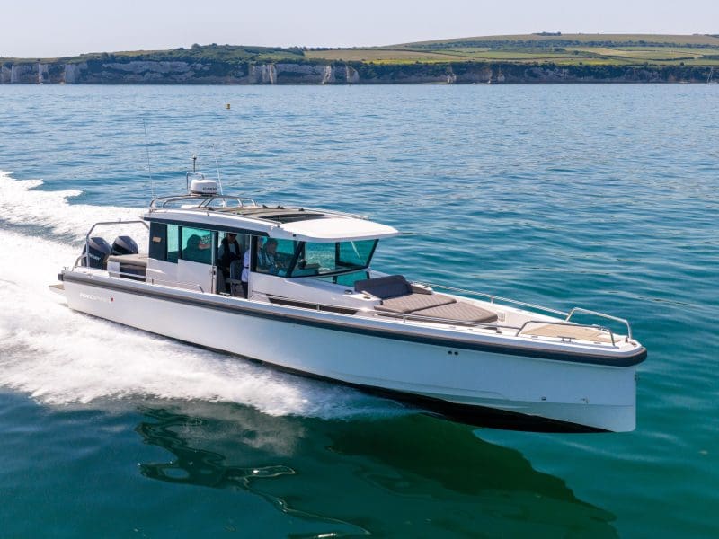 Axopar 37 XC Cross Cabin